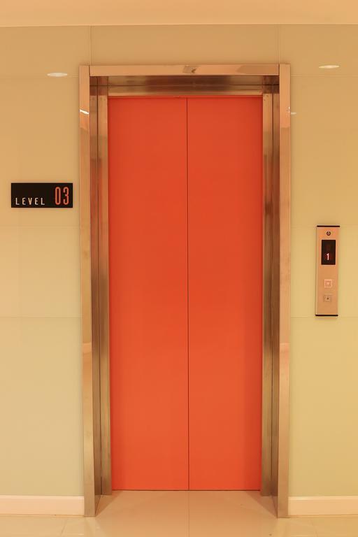 The Original Orange Hotel Накхонситхаммарат Экстерьер фото
